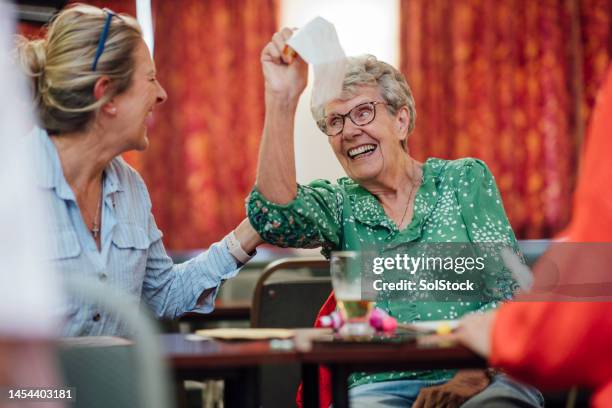 well done mum! - 80s uk stockfoto's en -beelden