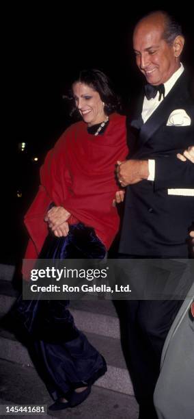 Annette Reed and Oscar de la Renta attend Dinner Gala Honoring Gianni Agnelli on October 29, 1991 at the Metropolitan Museum of Art in New York City.