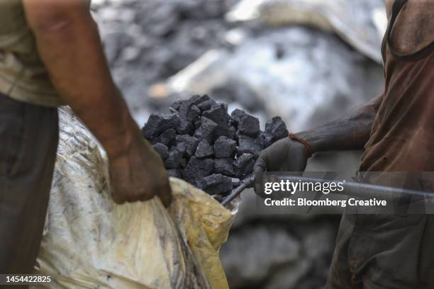 sacks of coal - sud foto e immagini stock