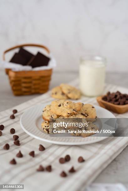 close-up of cookies and cookies on table,buffalo,new york,united states,usa - chocolate chips stock pictures, royalty-free photos & images