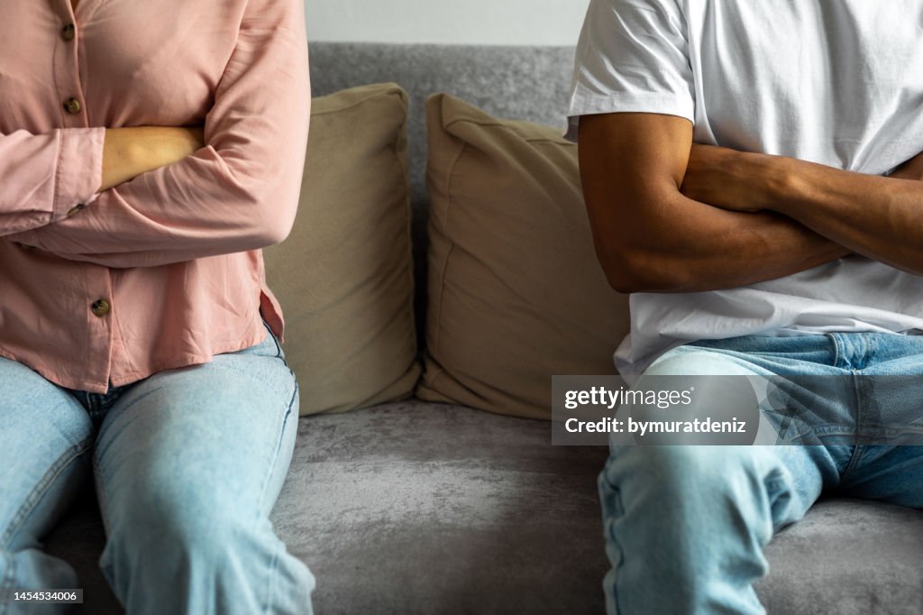 Couple ayant un désaccord à la maison
