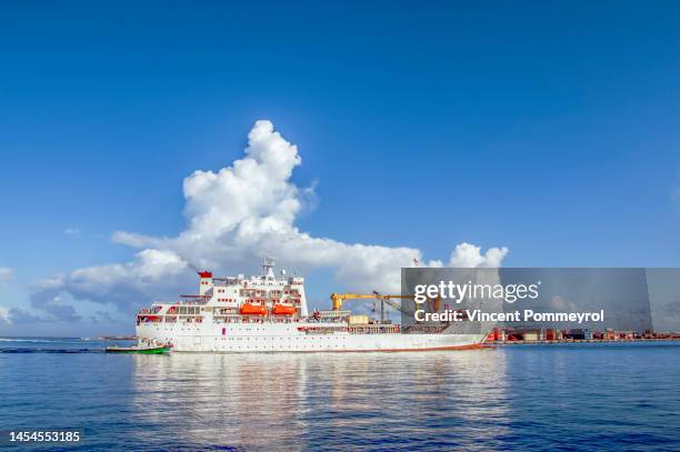 tahiti island - imbarcazione per passeggeri foto e immagini stock
