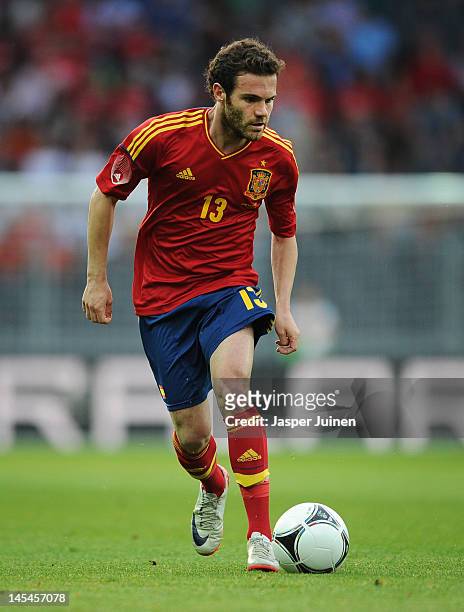 Juan Mata of Spain controls the ball during the international friendly match between Spain and Korea Republic on May 30, 2012 in Bern, Switzerland.