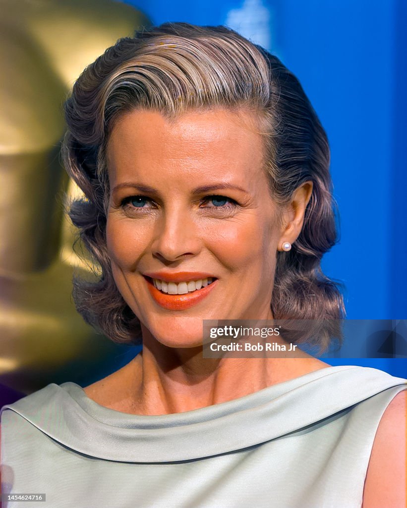 Winner Kim Basinger backstage at Academy Awards Show, March 23, 1998