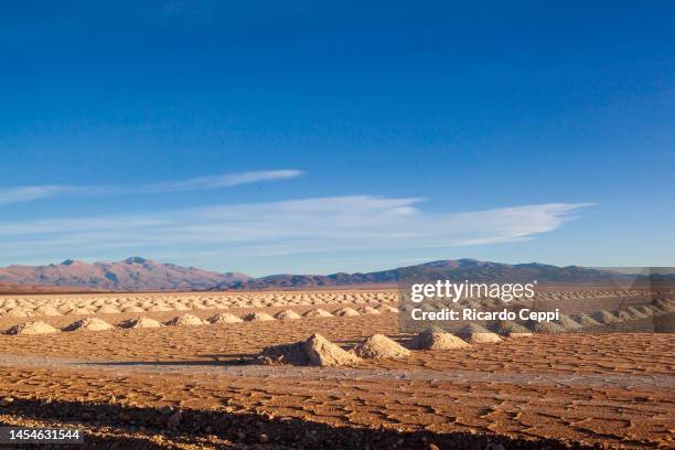 lithium production in the northern salt flat of jujuy province, argentina. - noord zuid amerika stockfoto's en -beelden