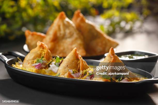 kadhi samosa chaat - samosa stock pictures, royalty-free photos & images
