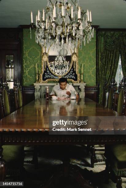 Ali R 2 84 Muhammad Ali Eating Stock Photos, High-Res Pictures, and Images ...