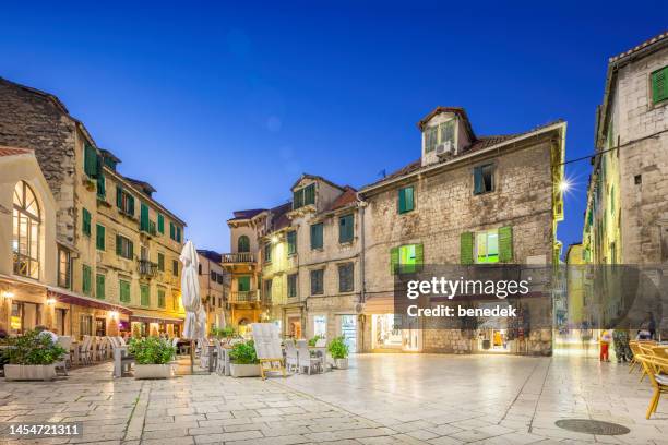 downtown split kroatien nacht - split stock-fotos und bilder