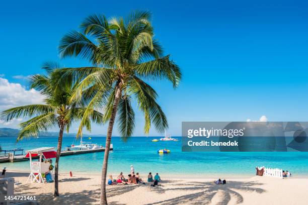 montego bay giamaica beach - jamaican foto e immagini stock