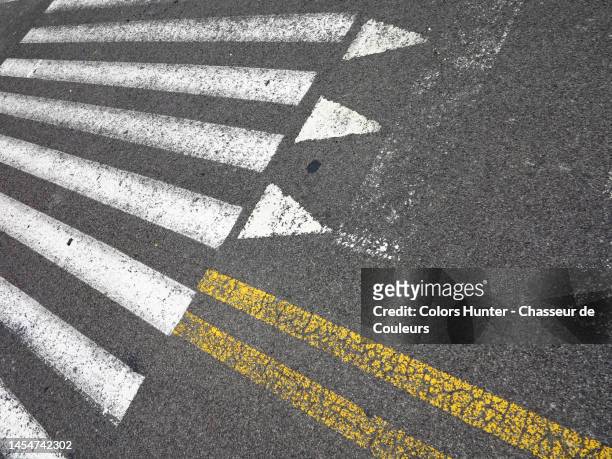 view of a pedestrian crossing and yellow lines painted on a street in new york - hunter, new york stock-fotos und bilder