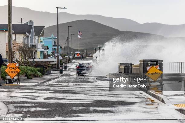 storm damage northern california - california flooding stockfoto's en -beelden
