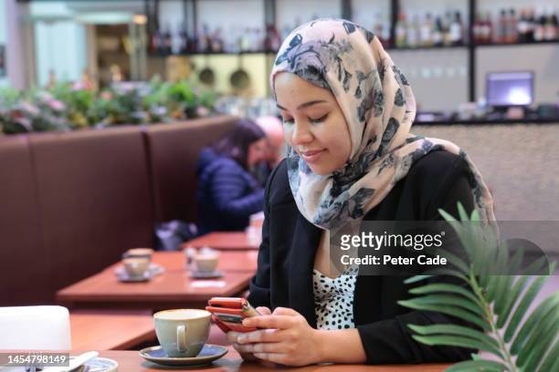 woman in cafe or restaurant - coffee shop chat stock-fotos und bilder