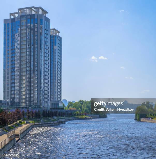 modern skyscraper on embankment - kyiv spring stock pictures, royalty-free photos & images