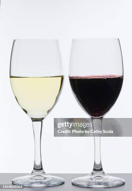 wine glasses - wine glasses stock pictures, royalty-free photos & images