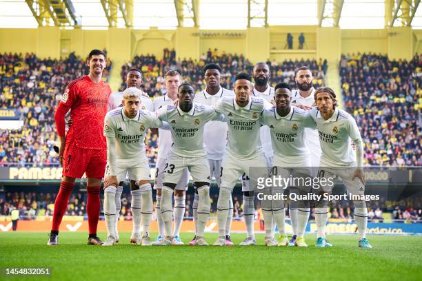 The Real Madrid team line up for a photo prior to kick off during the LaLiga Santander match between Villarreal CF and Real Madrid CF at Estadio de...