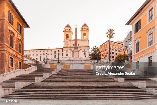 spanish steps on a sunny morning - escalier de la trinité des monts photos et images de collection