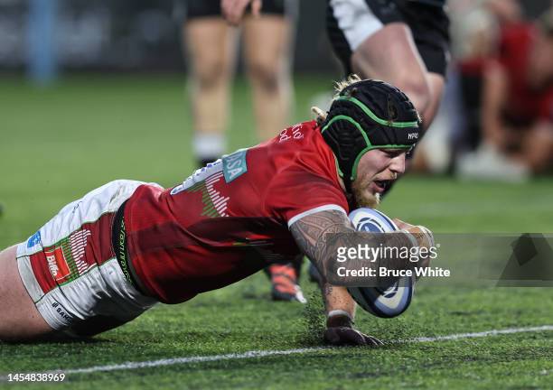 Sean Jansen of Leicester Tigers scores a try during the Gallagher Premiership Rugby match between Newcastle Falcons and Leicester Tigers at Kingston...