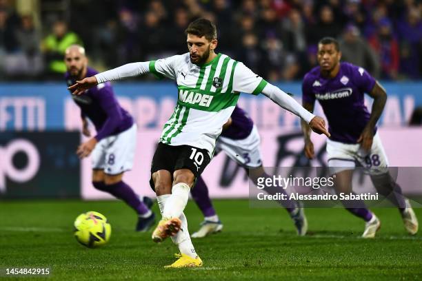 Domenico Berardi of US Sassuolo scores the 1-1 goal during the Serie A match between ACF Fiorentina and US Sassuolo at Stadio Artemio Franchi on...