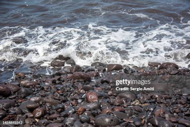 pebbles on fishermen bay beach at cidade velha on santiago island, cape verde. - cidade velha stockfoto's en -beelden