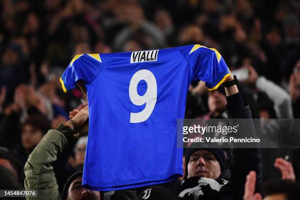 Fans hold up a shirt in memory of Gianluca Vialli prior to the Serie A match between Juventus and Udinese Calcio at Allianz Stadium on January 07,...