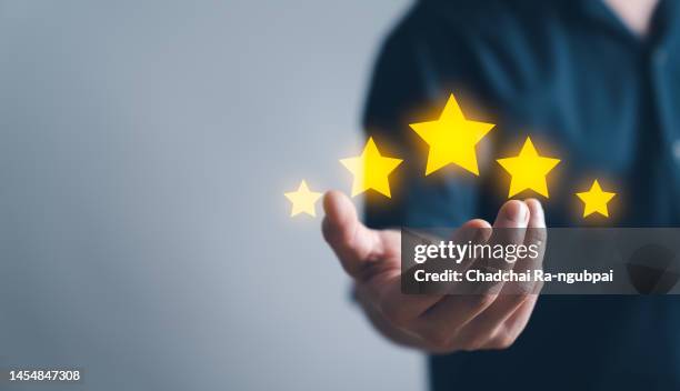 customer giving a five star rating.men giving positive review for client's satisfaction surveys. evaluation feedback. service rating, satisfaction concept. - calidad fotografías e imágenes de stock