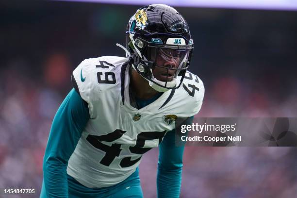 Arden Key of the Jacksonville Jaguars gets set against the Houston Texans at NRG Stadium on January 1, 2023 in Houston, Texas.