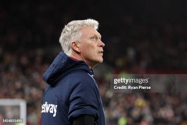 David Moyes, Manager of West Ham United, looks on during the Emirates FA Cup Third Round match between Brentford FC and West Ham United at Gtech...