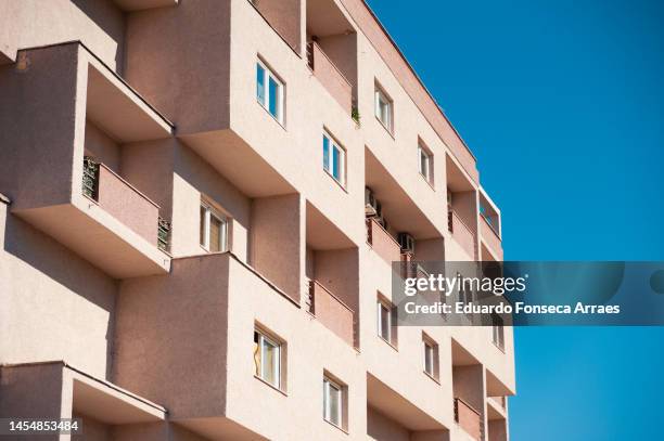 residential buildings with apartments, balconies and windows - tirana stockfoto's en -beelden