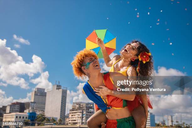 pessoas no carnaval brasileiro - folklore - fotografias e filmes do acervo