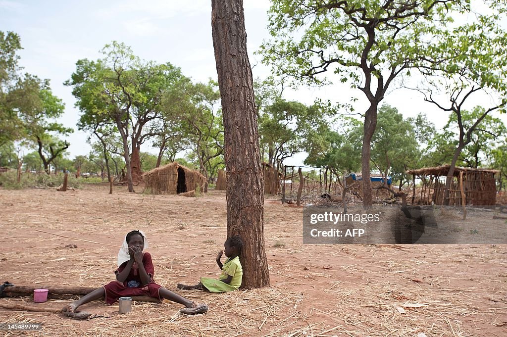 Two refugees coming from the Nuba Mounta