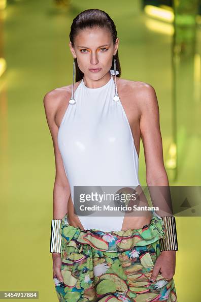 The model Fernanda Liz walks the runway during Movimento fashion show ...