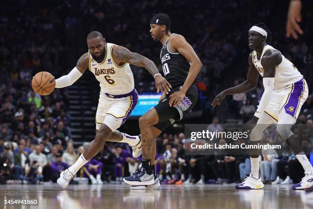 LeBron James of the Los Angeles Lakers drives to the basket against KZ Okpala of the Sacramento Kings in the second quarter at Golden 1 Center on...