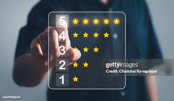customer service and satisfaction concept ,business people are touching the virtual screen on five star to give satisfaction in service. rating very impressed - feedback stockfoto's en -beelden