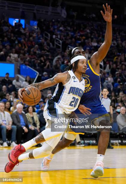 Markelle Fultz of the Orlando Magic drives to the basket on Kevon Looney of the Golden State Warriors in the second quarter at Chase Center on...
