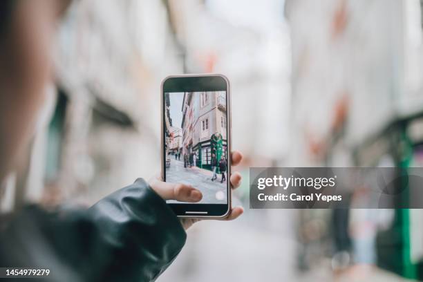 unrecognizable tourist taking pictures cell phone in portugal - mensaje de móvil fotografías e imágenes de stock