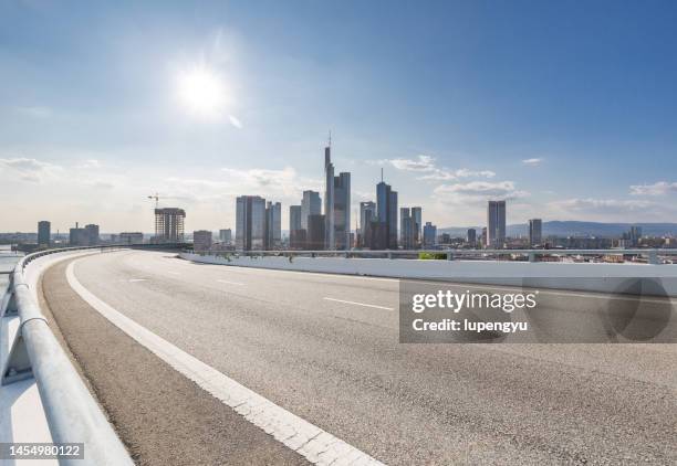 empty road,frankfurt - empty streets 個照片及圖片檔