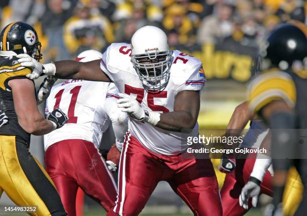 Offensive lineman Leonard Davis of the Arizona Cardinals blocks against defensive lineman Aaron Smith of the Pittsburgh Steelers during a game at...