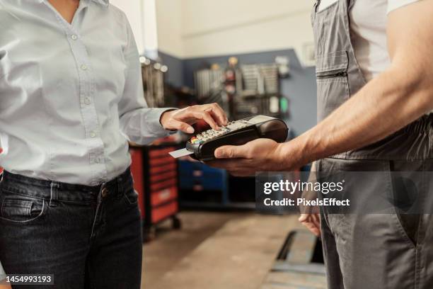 contactless payment at car service center - car nfc stock pictures, royalty-free photos & images