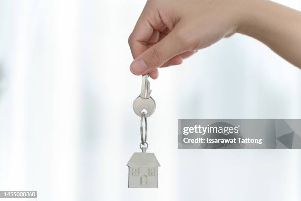 crop close up of female tenant renter show praise house keys moving to first own new apartment or house, happy woman owner buy purchase home, relocate to dwelling, rental, rent, ownership concept - house key fotografías e imágenes de stock