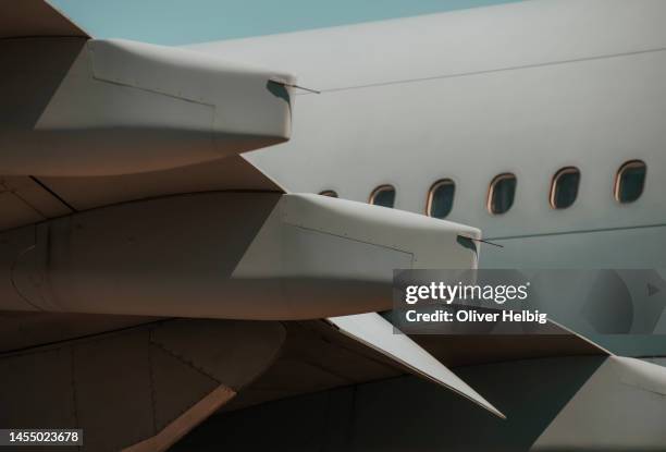 close up of a commercial passenger air jet plane - fuselagem - fotografias e filmes do acervo