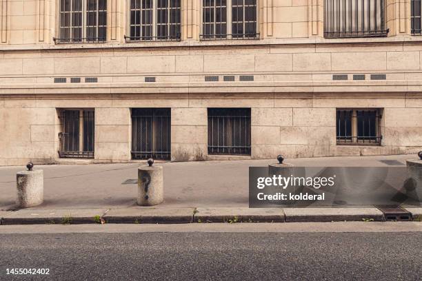 Haussmann Railing Haussmann Architecture Photos and Premium High Res Pictures - Getty Images