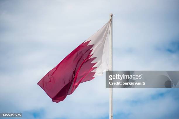 qatari flag - qatar flag stock pictures, royalty-free photos & images