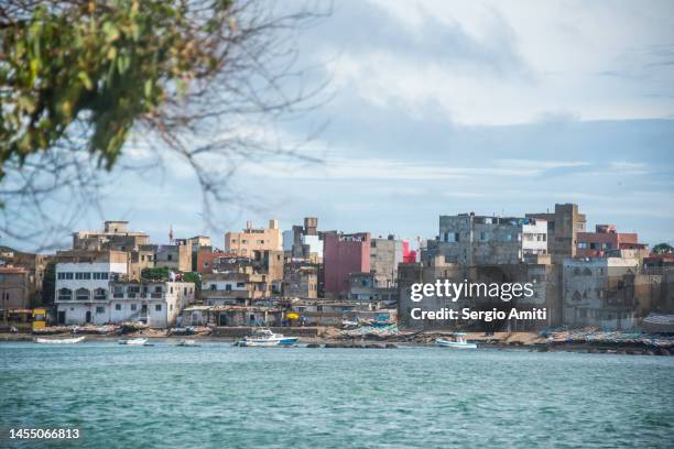 dakar waterfront houses seen from ile de ngor - dakar stockfoto's en -beelden