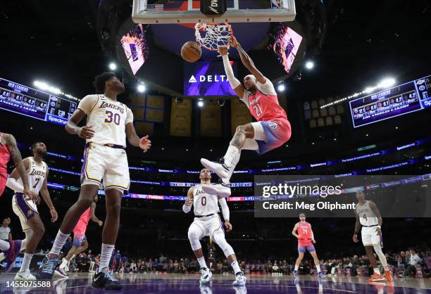 Daniel Gafford of the Washington Wizards dunks in the first half against the Los Angeles Lakers at Crypto.com Arena on December 18, 2022 in Los...