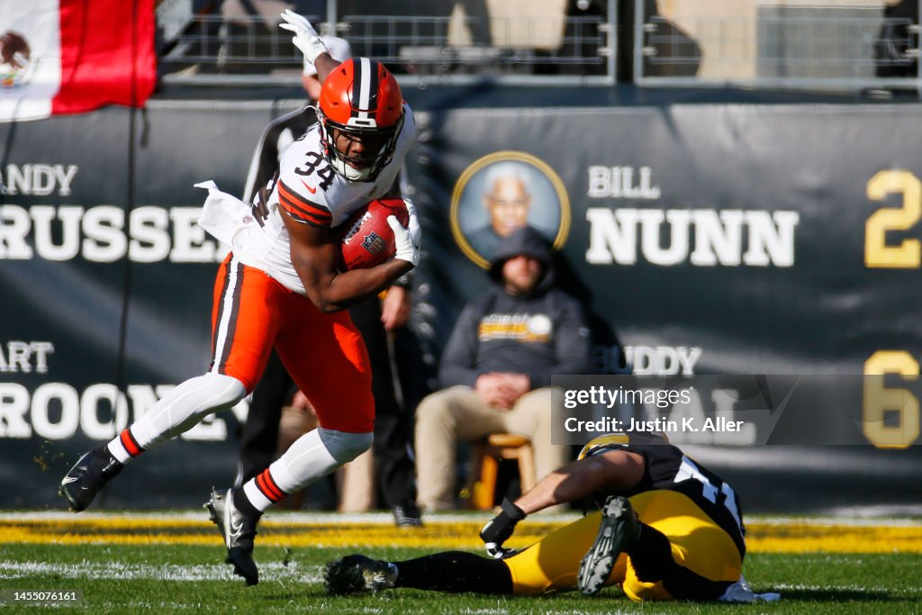 Cleveland Browns v Pittsburgh Steelers