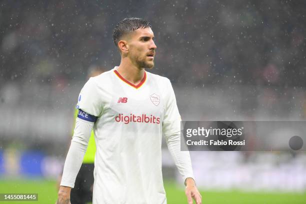 Lorenzo Pellegrini of AS Roma during the Serie A match between AC Milan and AS Roma at Stadio Giuseppe Meazza on January 08, 2023 in Milan, Italy.
