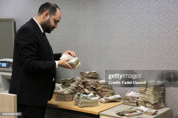 People turn to Banque Misr and the National Bank to buy savings certificates with 25% interest, after the two banks announced the issuance of...