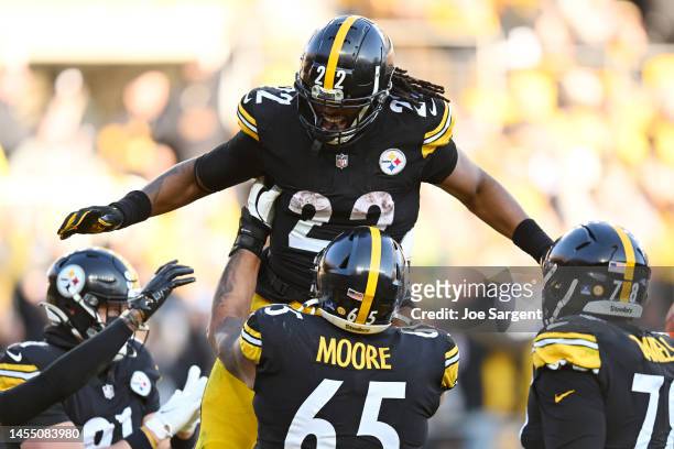 Najee Harris of the Pittsburgh Steelers celebrates after scoring a touchdown during the third quarter of the game against the Cleveland Browns at...