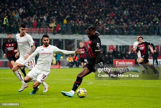 Rafael Leão of AC Milan kicks the ball during the Serie A match between AC MIlan and AS Roma at Stadio Giuseppe Meazza on January 08, 2023 in Milan,...