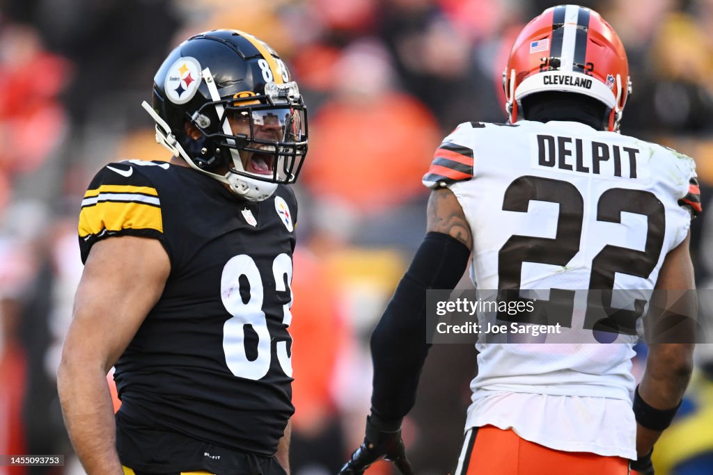 Cleveland Browns v Pittsburgh Steelers